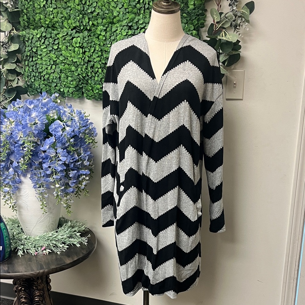 Chevron Long Sleeve Dress in Black and Gray